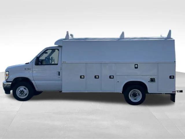 2024 Ford E-450 Cutaway Base