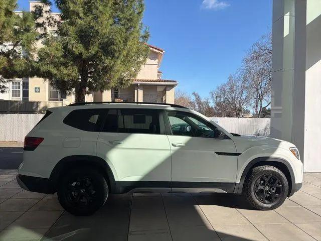 2024 Volkswagen Atlas 2.0T Peak Edition SE w/Technology