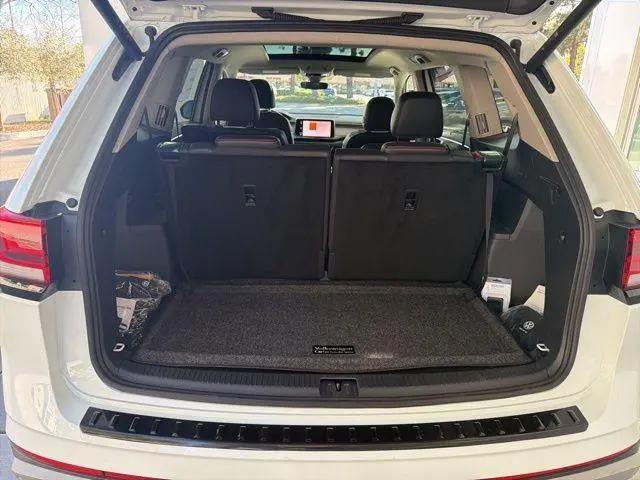 2024 Volkswagen Atlas 2.0T Peak Edition SE w/Technology