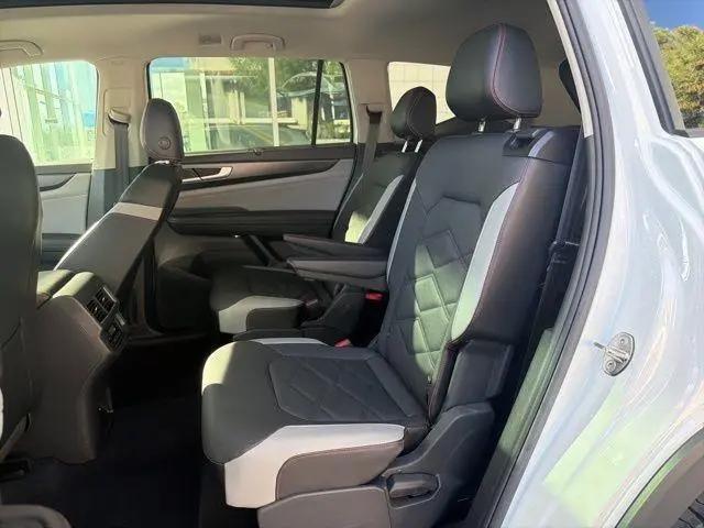 2024 Volkswagen Atlas 2.0T Peak Edition SE w/Technology