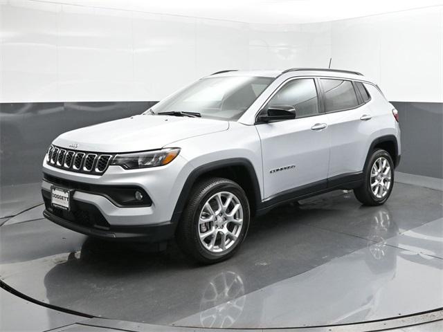 2024 Jeep Compass COMPASS LATITUDE LUX 4X4