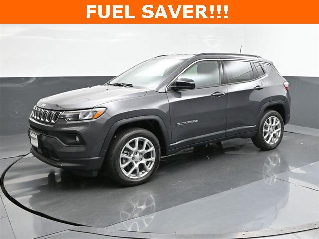 2024 Jeep Compass COMPASS LATITUDE LUX 4X4