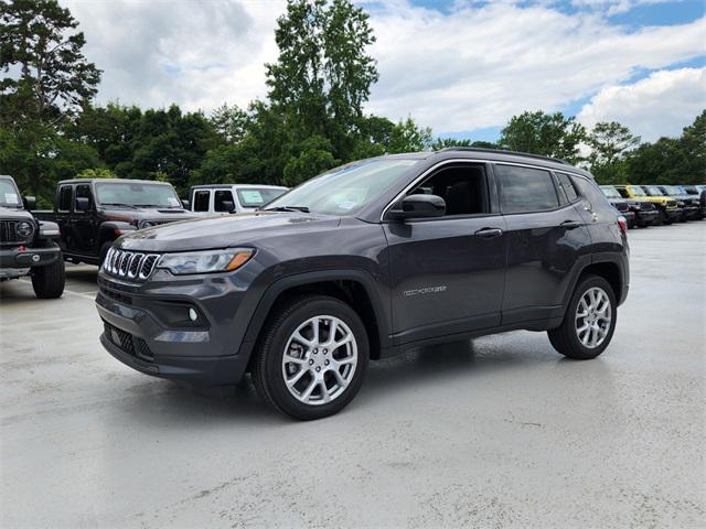 2024 Jeep Compass COMPASS LATITUDE LUX 4X4