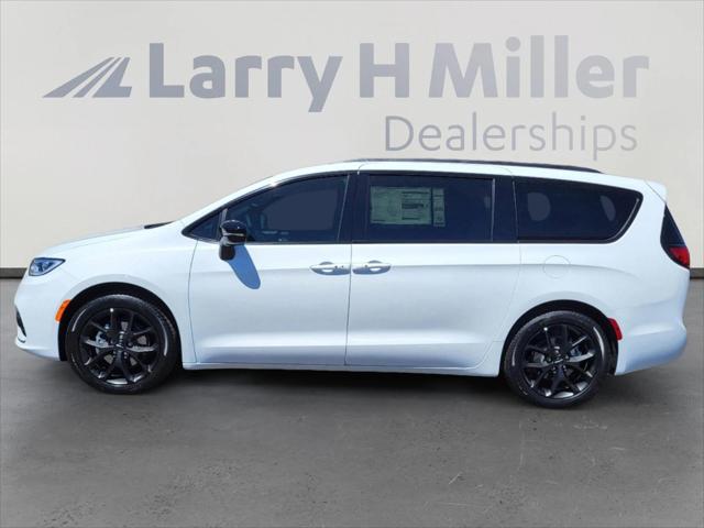 2024 Chrysler Pacifica PACIFICA TOURING L