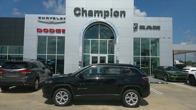 2024 Jeep Compass COMPASS LATITUDE 4X4