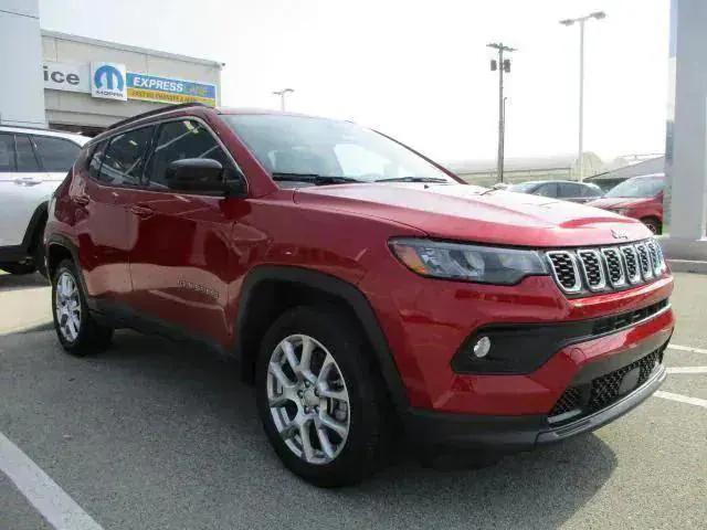 2024 Jeep Compass COMPASS LATITUDE LUX 4X4