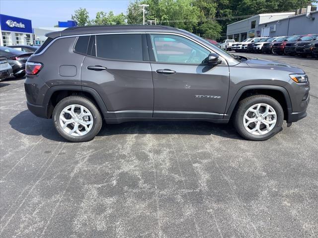 2024 Jeep Compass COMPASS LATITUDE 4X4