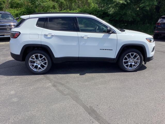 2024 Jeep Compass COMPASS LATITUDE LUX 4X4