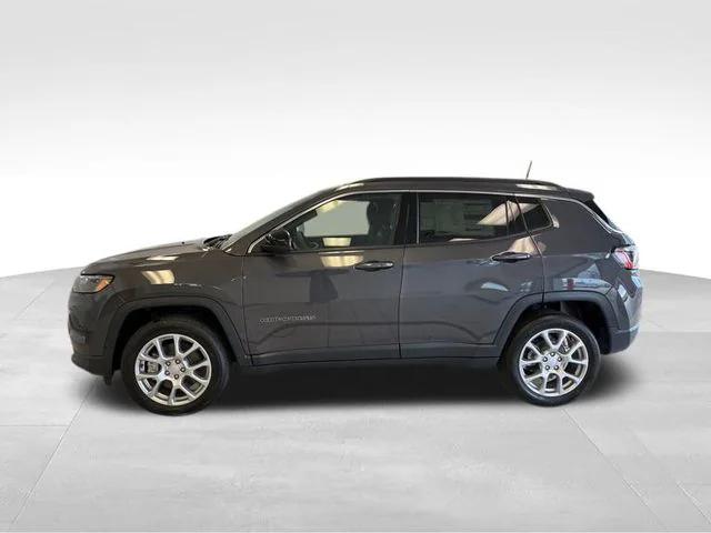 2024 Jeep Compass COMPASS LATITUDE LUX 4X4