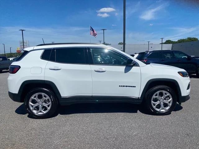 2024 Jeep Compass COMPASS LATITUDE 4X4