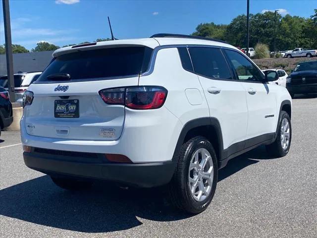 2024 Jeep Compass COMPASS LATITUDE 4X4