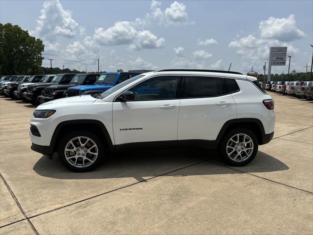 2024 Jeep Compass COMPASS LATITUDE LUX 4X4