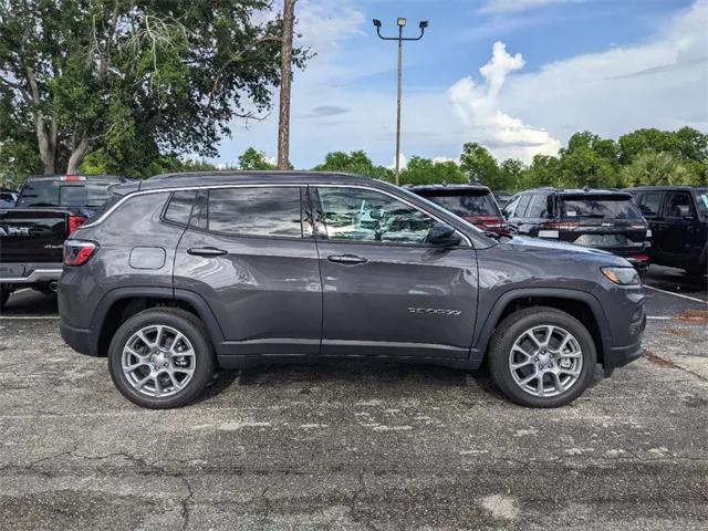 2024 Jeep Compass COMPASS LATITUDE LUX 4X4