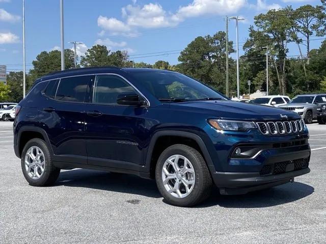 2024 Jeep Compass COMPASS LATITUDE 4X4