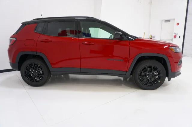 2024 Jeep Compass COMPASS LATITUDE 4X4