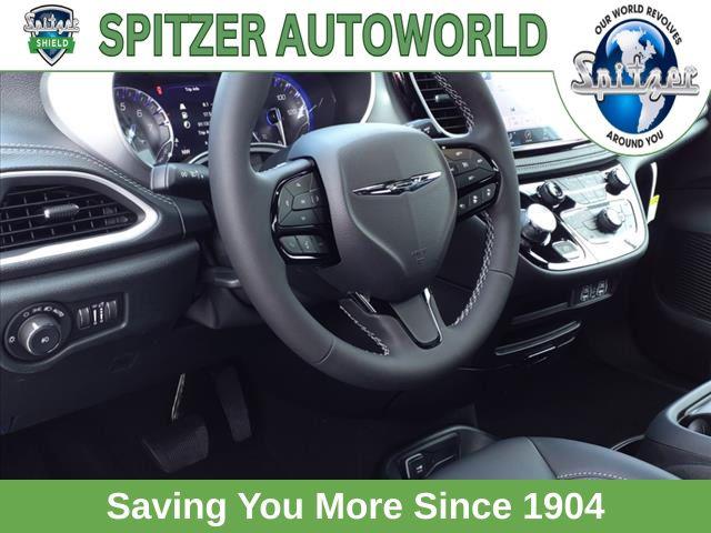 2024 Chrysler Pacifica PACIFICA TOURING L