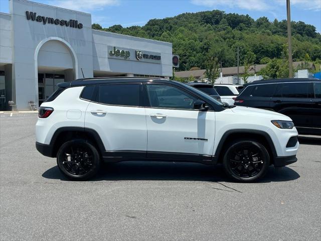 2024 Jeep Compass COMPASS LATITUDE 4X4