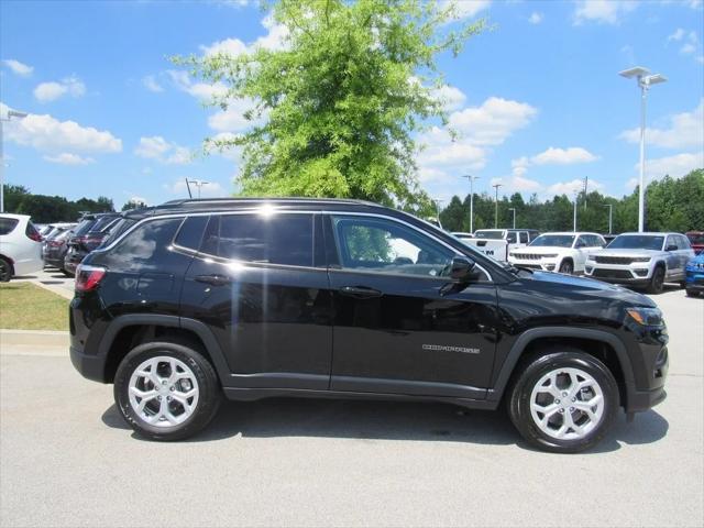 2024 Jeep Compass COMPASS LATITUDE 4X4