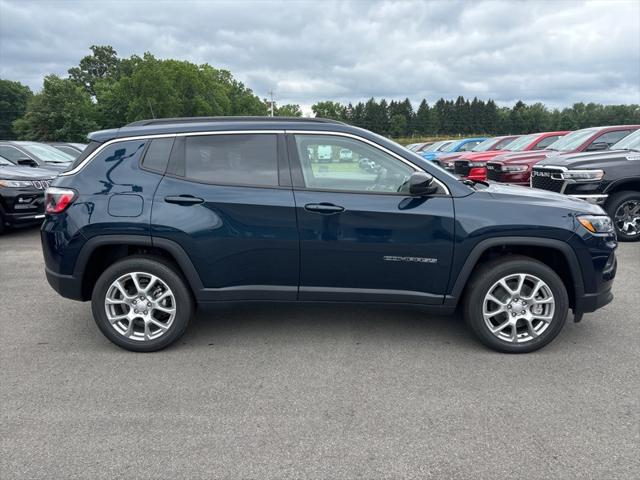 2024 Jeep Compass COMPASS LATITUDE LUX 4X4