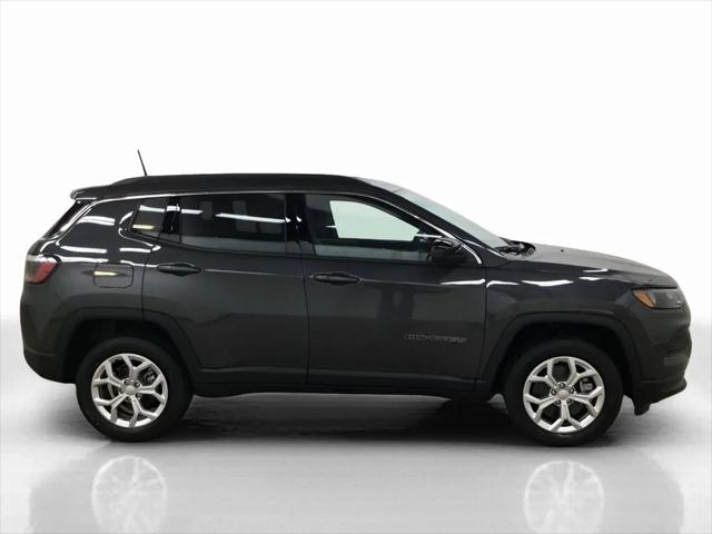 2024 Jeep Compass COMPASS LATITUDE 4X4