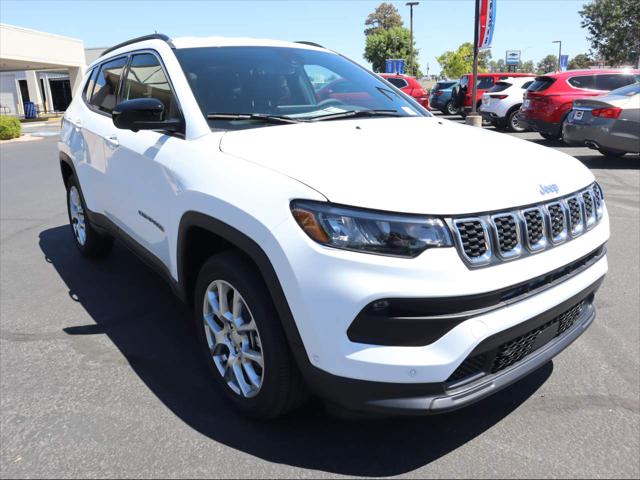 2024 Jeep Compass COMPASS LATITUDE LUX 4X4