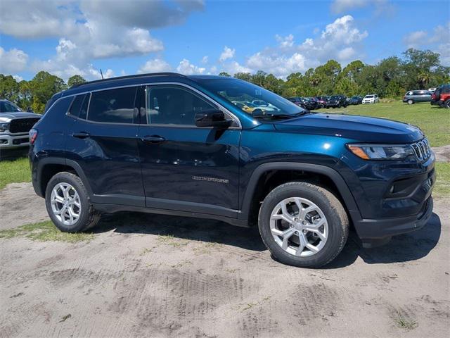 2024 Jeep Compass COMPASS LATITUDE 4X4