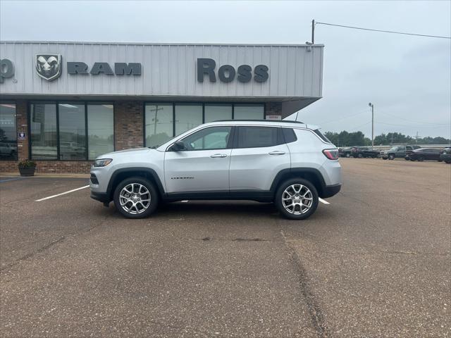 2024 Jeep Compass COMPASS LATITUDE LUX 4X4