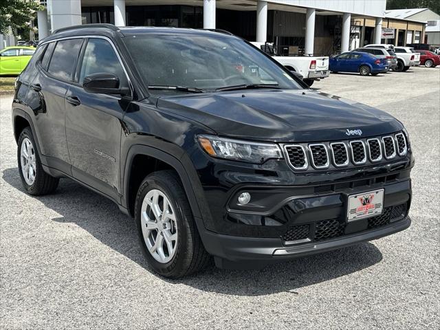 2024 Jeep Compass COMPASS LATITUDE 4X4