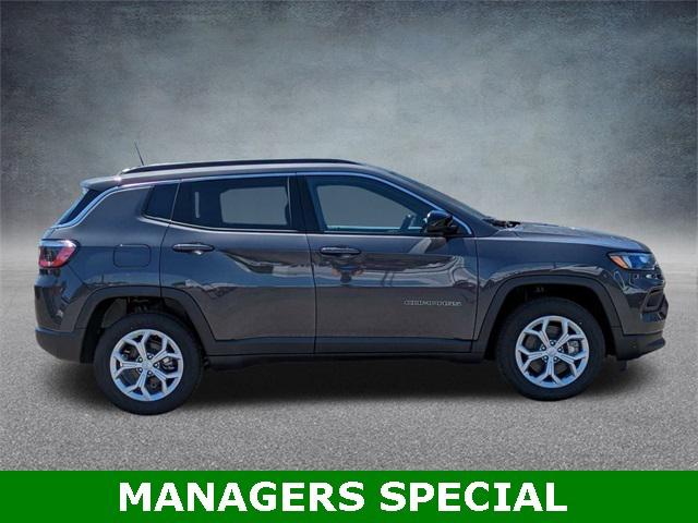 2024 Jeep Compass COMPASS LATITUDE 4X4