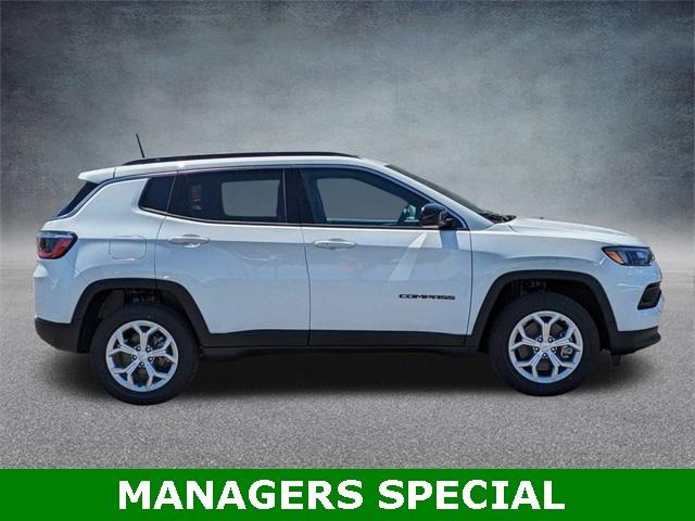 2024 Jeep Compass COMPASS LATITUDE 4X4