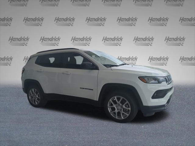 2024 Jeep Compass COMPASS LATITUDE LUX 4X4