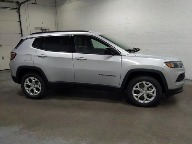 2024 Jeep Compass COMPASS LATITUDE 4X4