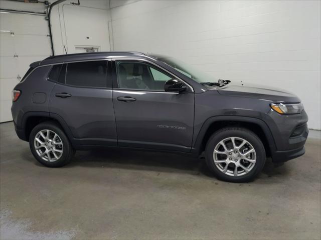 2024 Jeep Compass COMPASS LATITUDE LUX 4X4