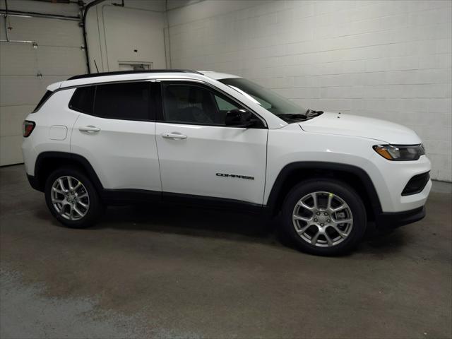 2024 Jeep Compass COMPASS LATITUDE LUX 4X4