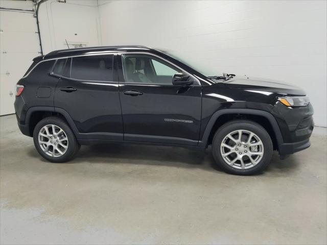 2024 Jeep Compass COMPASS LATITUDE LUX 4X4