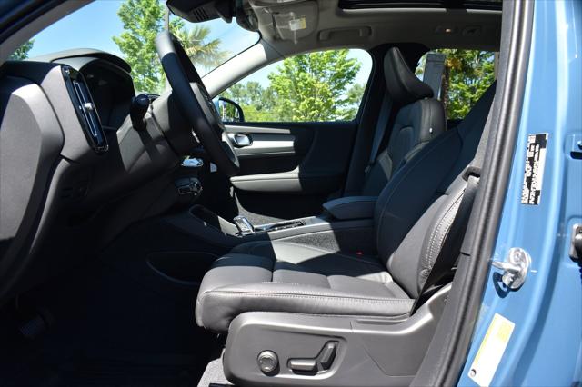 2024 Volvo XC40 B5 Ultimate Bright Theme