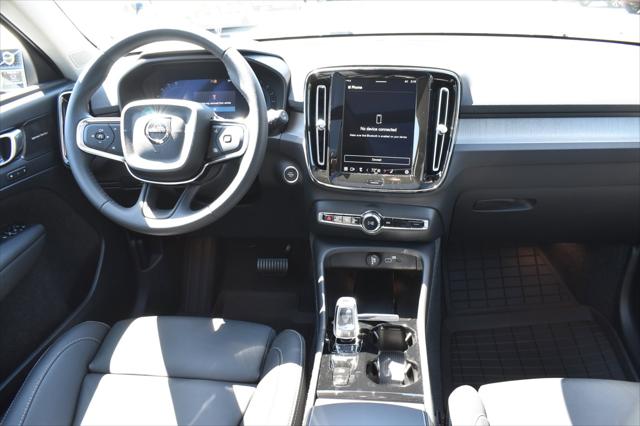 2024 Volvo XC40 B5 Ultimate Bright Theme