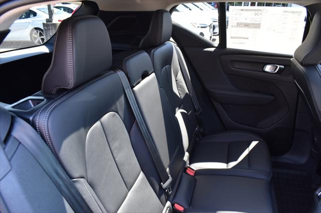 2024 Volvo XC40 B5 Ultimate Bright Theme