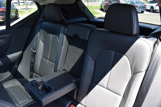 2024 Volvo XC40 B5 Ultimate Bright Theme