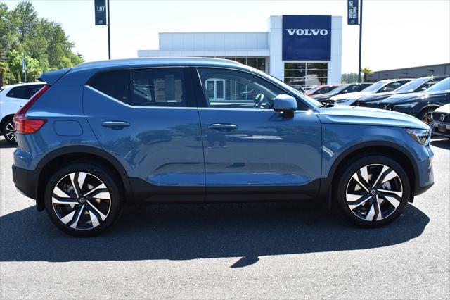 2024 Volvo XC40 B5 Ultimate Bright Theme