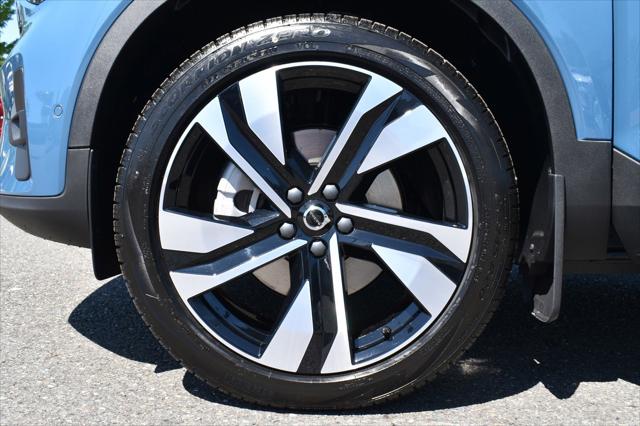 2024 Volvo XC40 B5 Ultimate Bright Theme