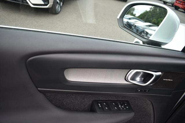2024 Volvo XC40 B5 Ultimate Bright Theme