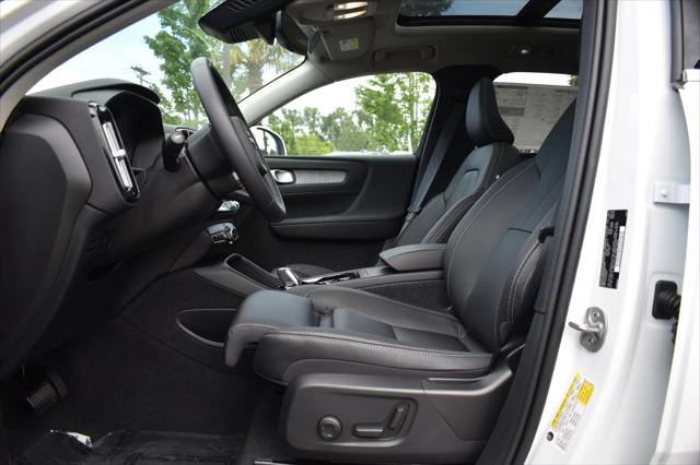 2024 Volvo XC40 B5 Ultimate Bright Theme