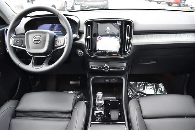 2024 Volvo XC40 B5 Ultimate Bright Theme