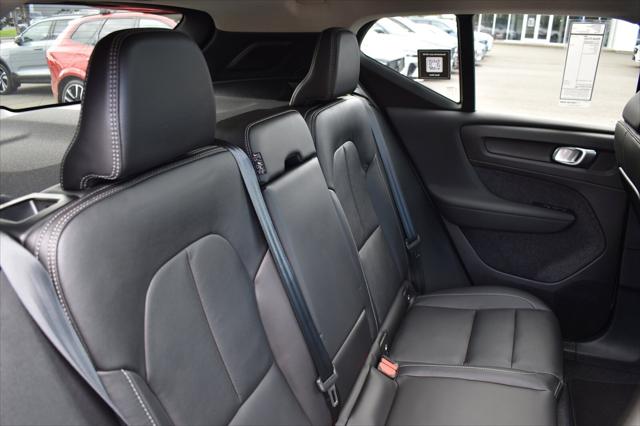 2024 Volvo XC40 B5 Ultimate Bright Theme