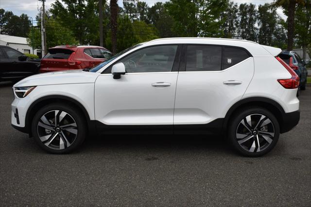 2024 Volvo XC40 B5 Ultimate Bright Theme