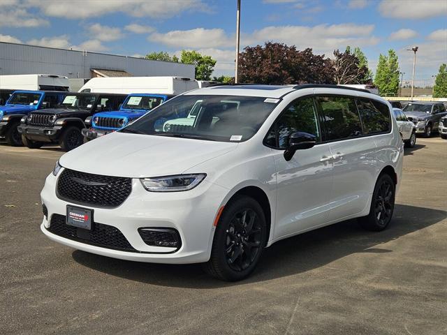 2024 Chrysler Pacifica PACIFICA TOURING L AWD