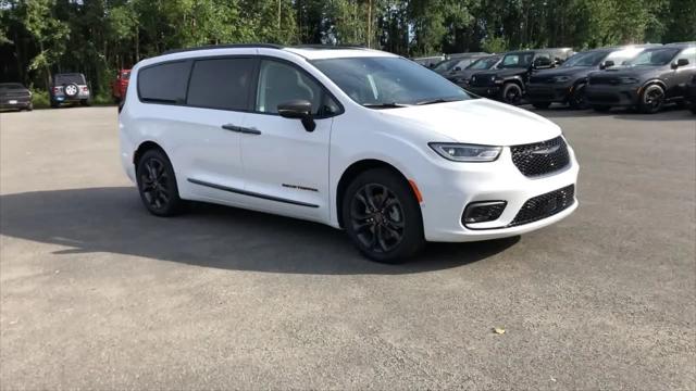 2024 Chrysler Pacifica PACIFICA TOURING L AWD