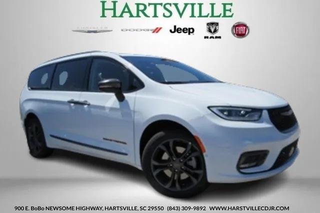 2024 Chrysler Pacifica PACIFICA TOURING L AWD