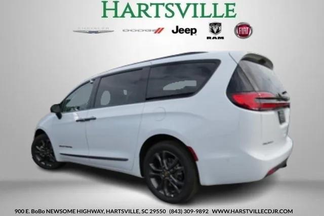 2024 Chrysler Pacifica PACIFICA TOURING L AWD